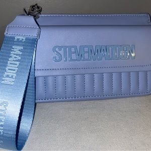 BRAND NEW BLUE STEVE MADDEN WRISTLET